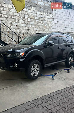 Позашляховик / Кросовер Mitsubishi Outlander XL 2010 в 