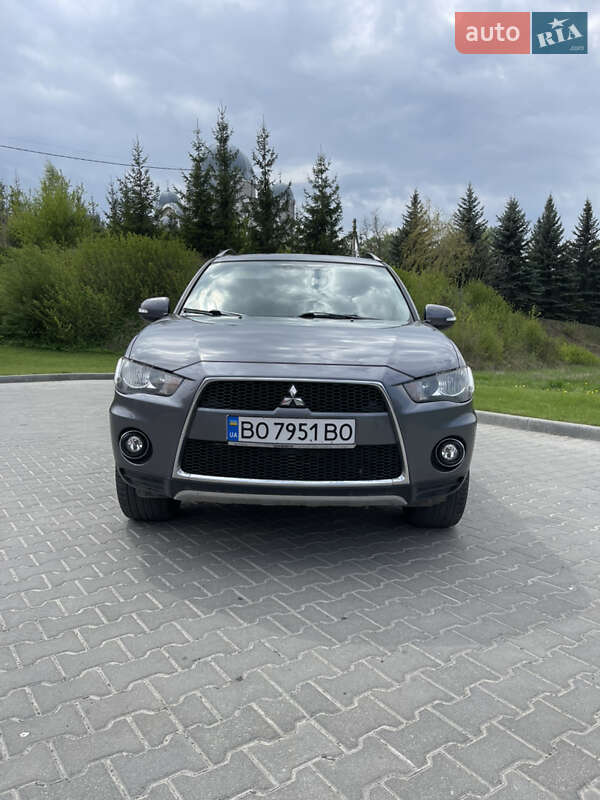 Внедорожник / Кроссовер Mitsubishi Outlander XL 2010 в 