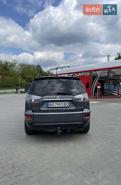 Внедорожник / Кроссовер Mitsubishi Outlander XL 2010 в 
