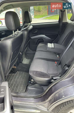 Внедорожник / Кроссовер Mitsubishi Outlander XL 2010 в 