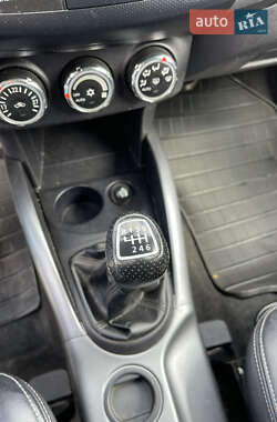 Внедорожник / Кроссовер Mitsubishi Outlander XL 2010 в 