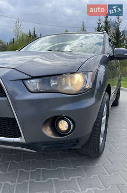 Внедорожник / Кроссовер Mitsubishi Outlander XL 2010 в 