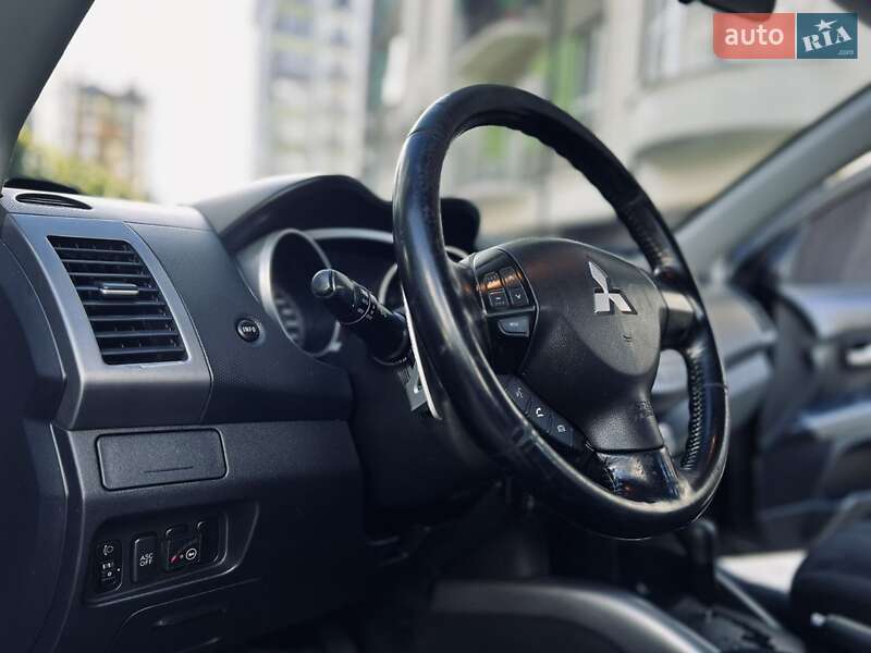 Внедорожник / Кроссовер Mitsubishi Outlander XL 2007 в Днепре