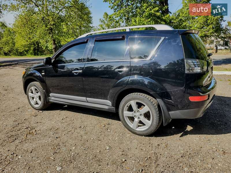 Позашляховик / Кросовер Mitsubishi Outlander XL 2009 в Чернігові