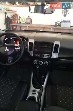 Внедорожник / Кроссовер Mitsubishi Outlander XL 2008 в 