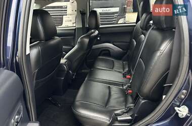 Позашляховик / Кросовер Mitsubishi Outlander XL 2011 в 