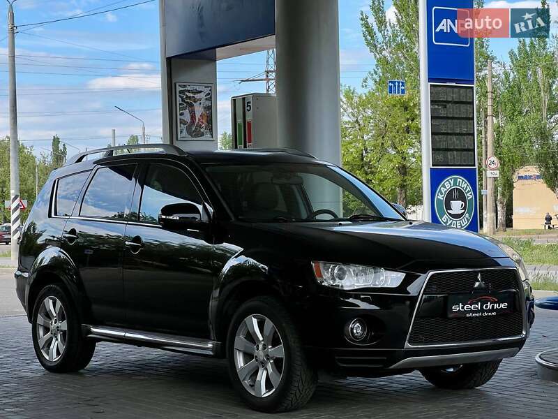 Позашляховик / Кросовер Mitsubishi Outlander XL 2010 в 