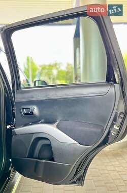 Позашляховик / Кросовер Mitsubishi Outlander XL 2010 в 