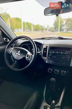 Позашляховик / Кросовер Mitsubishi Outlander XL 2010 в 
