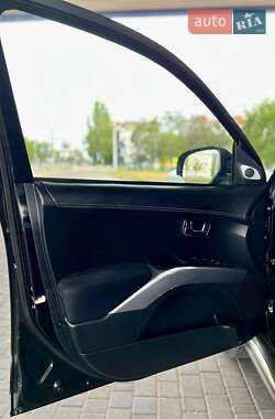 Позашляховик / Кросовер Mitsubishi Outlander XL 2010 в 