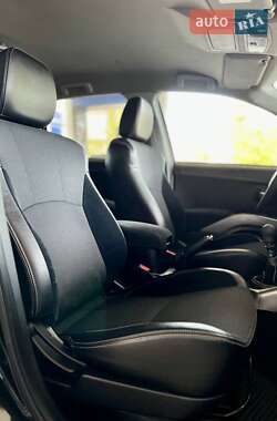 Позашляховик / Кросовер Mitsubishi Outlander XL 2010 в 