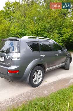 Позашляховик / Кросовер Mitsubishi Outlander XL 2008 в 
