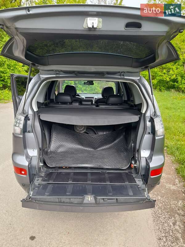 Позашляховик / Кросовер Mitsubishi Outlander XL 2008 в Ріпках