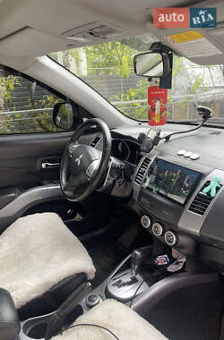 Внедорожник / Кроссовер Mitsubishi Outlander XL 2008 в 