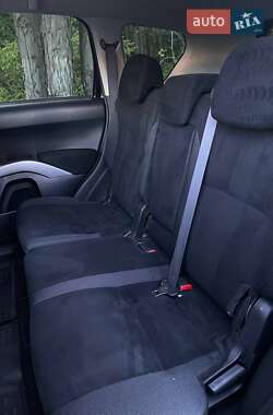 Внедорожник / Кроссовер Mitsubishi Outlander XL 2009 в 