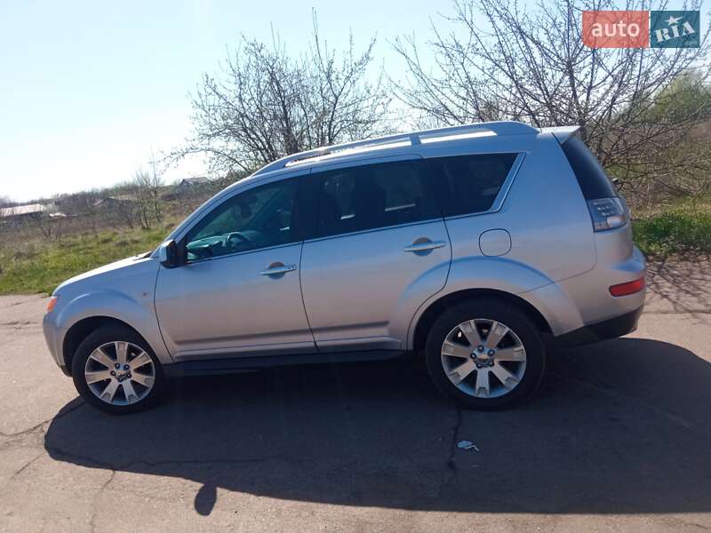 Внедорожник / Кроссовер Mitsubishi Outlander XL 2008 в Нежине