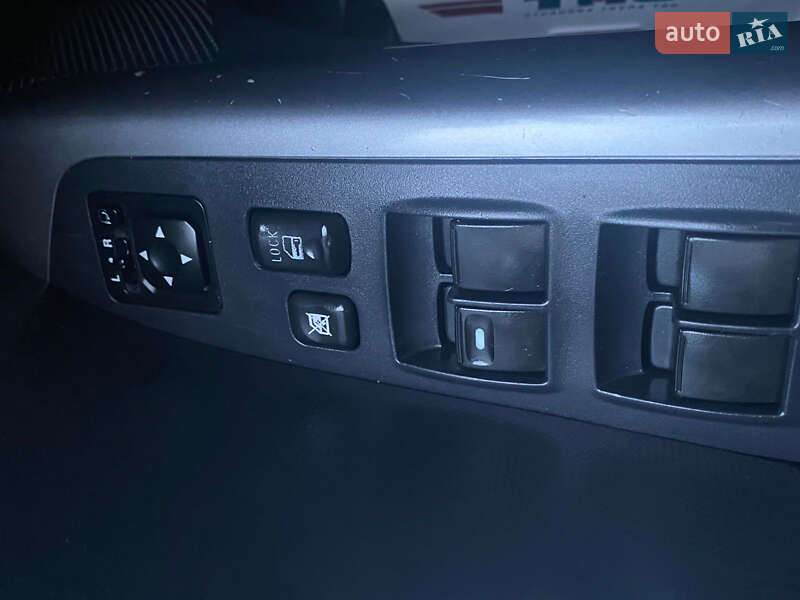 Позашляховик / Кросовер Mitsubishi Outlander XL 2008 в Одесі