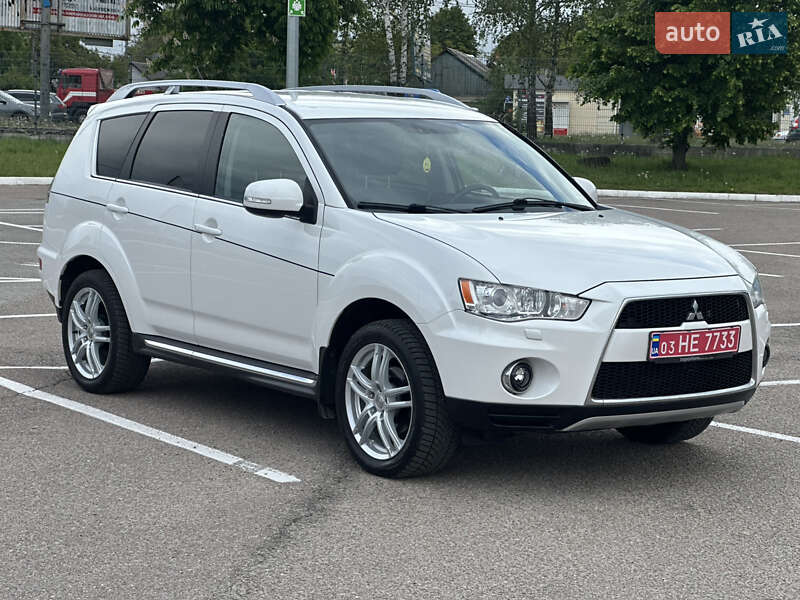 Внедорожник / Кроссовер Mitsubishi Outlander XL 2010 в 