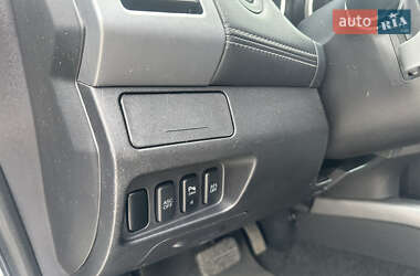 Внедорожник / Кроссовер Mitsubishi Outlander XL 2010 в 