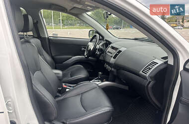Внедорожник / Кроссовер Mitsubishi Outlander XL 2010 в 