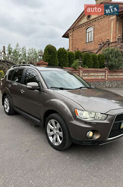 Внедорожник / Кроссовер Mitsubishi Outlander XL 2012 в 