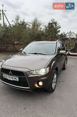 Внедорожник / Кроссовер Mitsubishi Outlander XL 2012 в 