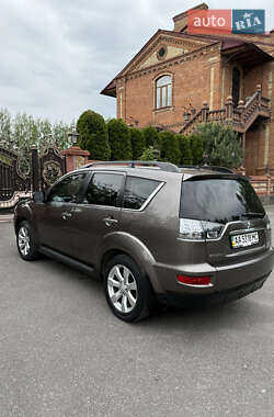 Внедорожник / Кроссовер Mitsubishi Outlander XL 2012 в 