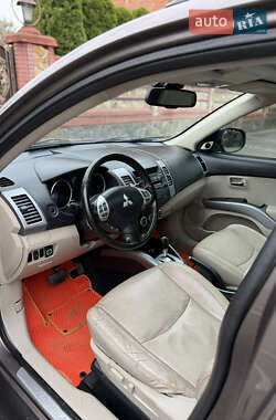 Внедорожник / Кроссовер Mitsubishi Outlander XL 2012 в 