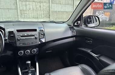 Позашляховик / Кросовер Mitsubishi Outlander XL 2008 в 