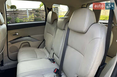 Внедорожник / Кроссовер Mitsubishi Outlander XL 2011 в 
