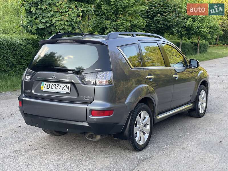 Внедорожник / Кроссовер Mitsubishi Outlander XL 2011 в Виннице