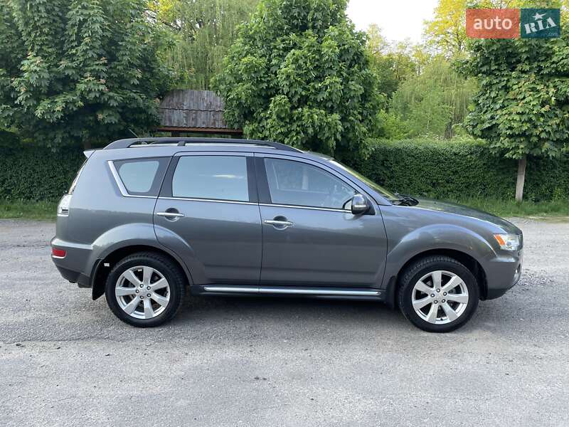 Внедорожник / Кроссовер Mitsubishi Outlander XL 2011 в Виннице