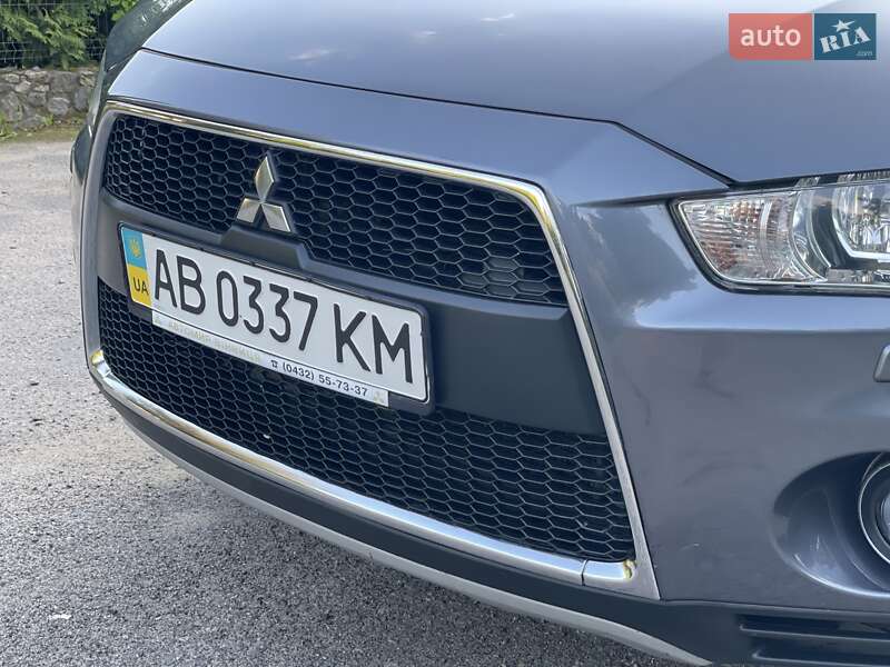 Внедорожник / Кроссовер Mitsubishi Outlander XL 2011 в Виннице