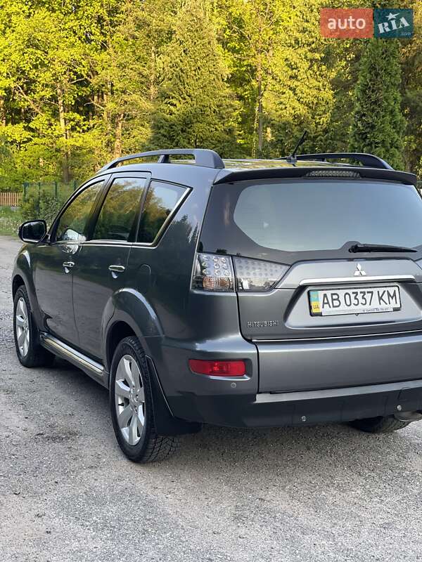 Внедорожник / Кроссовер Mitsubishi Outlander XL 2011 в Виннице