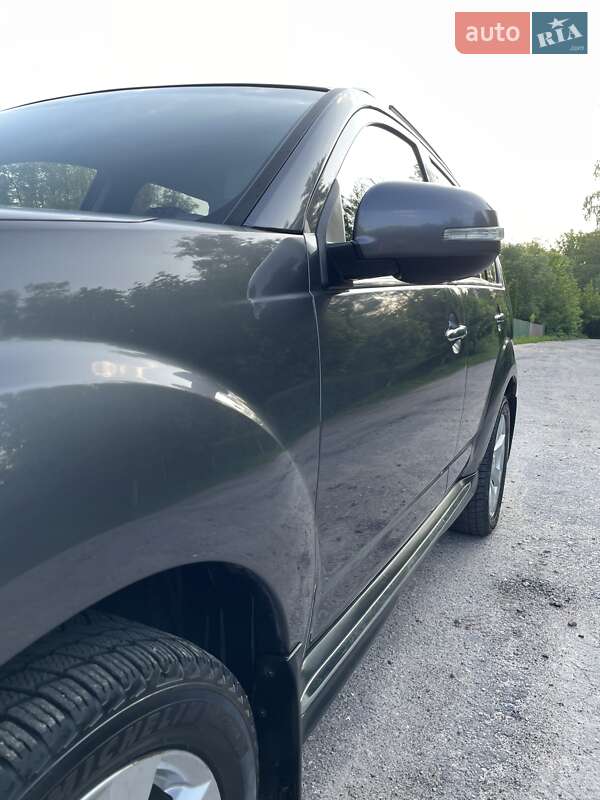Внедорожник / Кроссовер Mitsubishi Outlander XL 2011 в Виннице