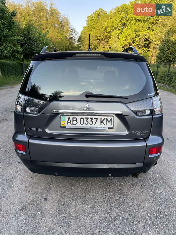 Внедорожник / Кроссовер Mitsubishi Outlander XL 2011 в Виннице
