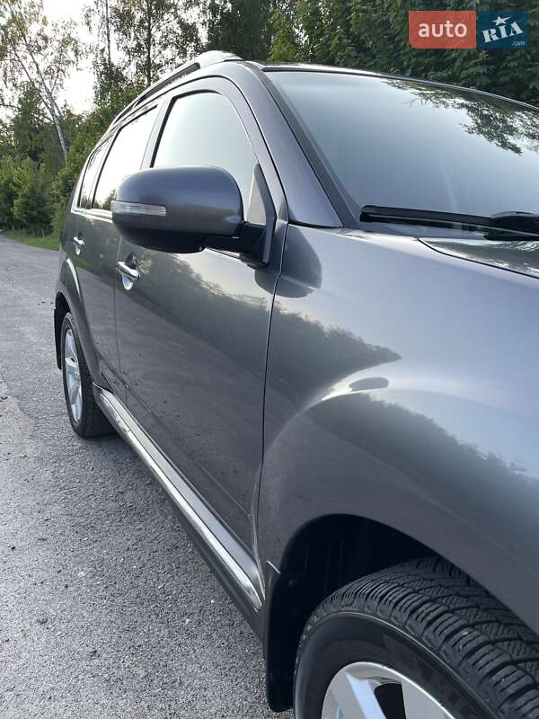 Внедорожник / Кроссовер Mitsubishi Outlander XL 2011 в Виннице