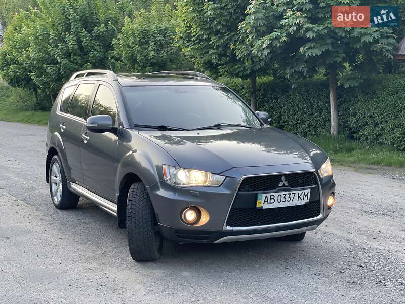 Внедорожник / Кроссовер Mitsubishi Outlander XL 2011 в Виннице