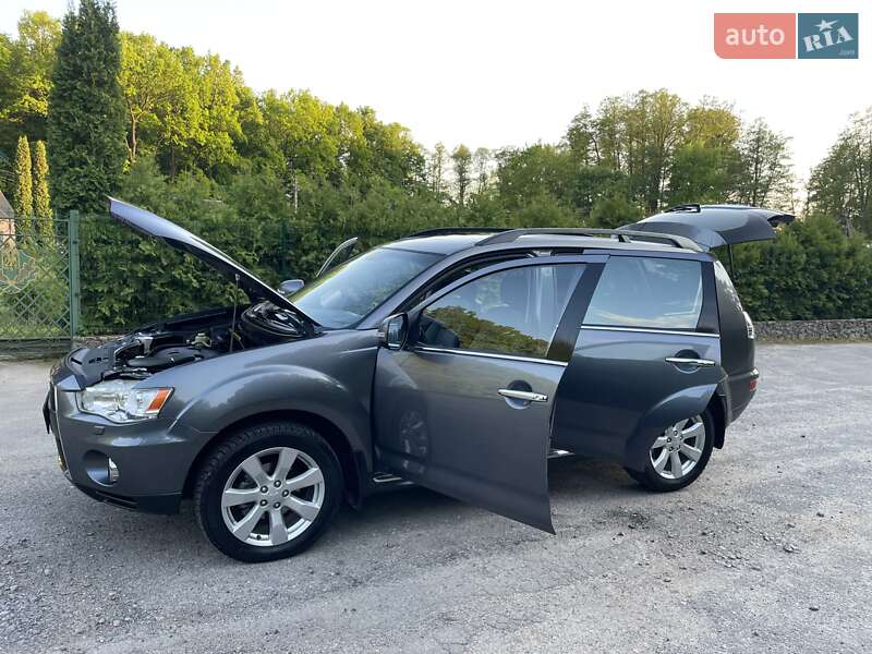 Внедорожник / Кроссовер Mitsubishi Outlander XL 2011 в Виннице