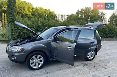 Внедорожник / Кроссовер Mitsubishi Outlander XL 2011 в 