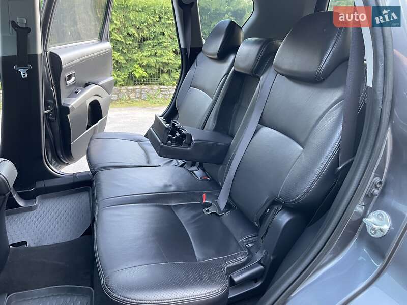 Внедорожник / Кроссовер Mitsubishi Outlander XL 2011 в Виннице