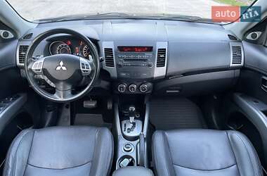 Внедорожник / Кроссовер Mitsubishi Outlander XL 2011 в 