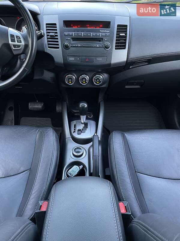 Внедорожник / Кроссовер Mitsubishi Outlander XL 2011 в Виннице