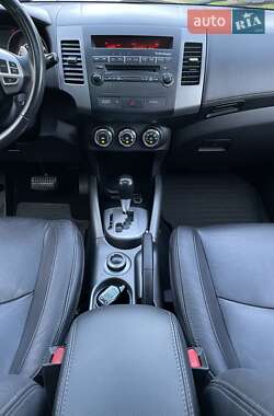 Внедорожник / Кроссовер Mitsubishi Outlander XL 2011 в 