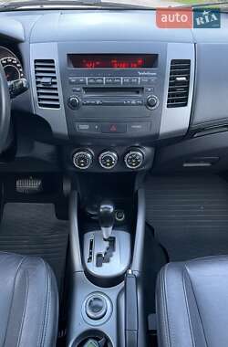 Внедорожник / Кроссовер Mitsubishi Outlander XL 2011 в 