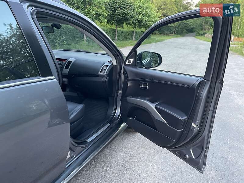 Внедорожник / Кроссовер Mitsubishi Outlander XL 2011 в Виннице