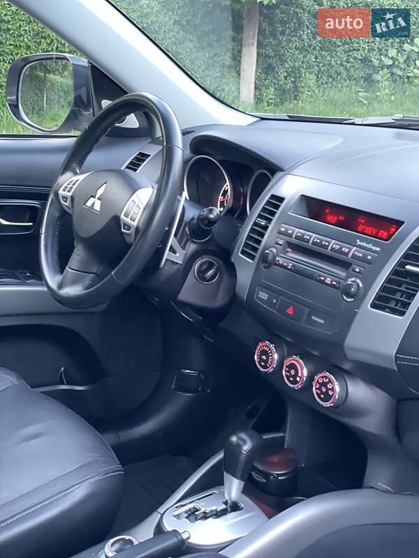 Внедорожник / Кроссовер Mitsubishi Outlander XL 2011 в Виннице