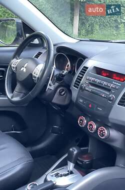 Внедорожник / Кроссовер Mitsubishi Outlander XL 2011 в 