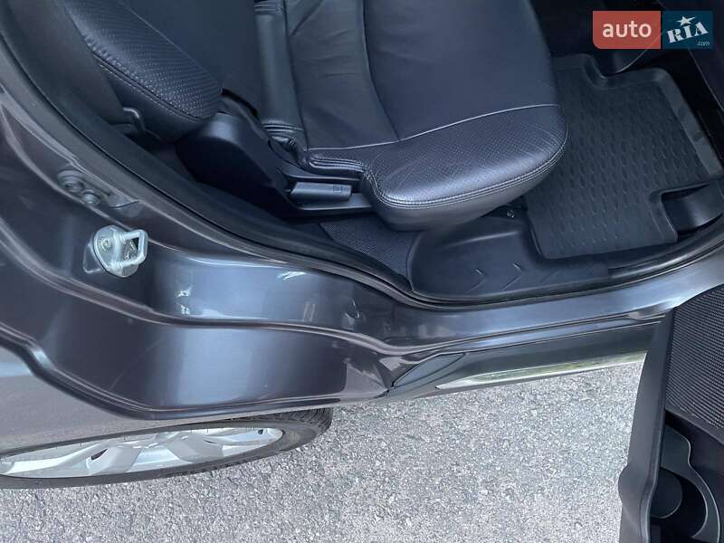 Внедорожник / Кроссовер Mitsubishi Outlander XL 2011 в Виннице