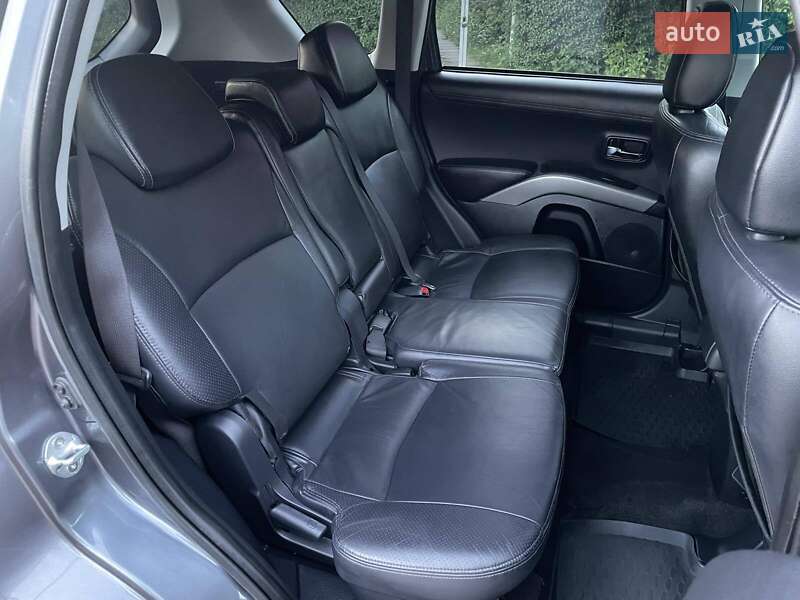 Внедорожник / Кроссовер Mitsubishi Outlander XL 2011 в Виннице